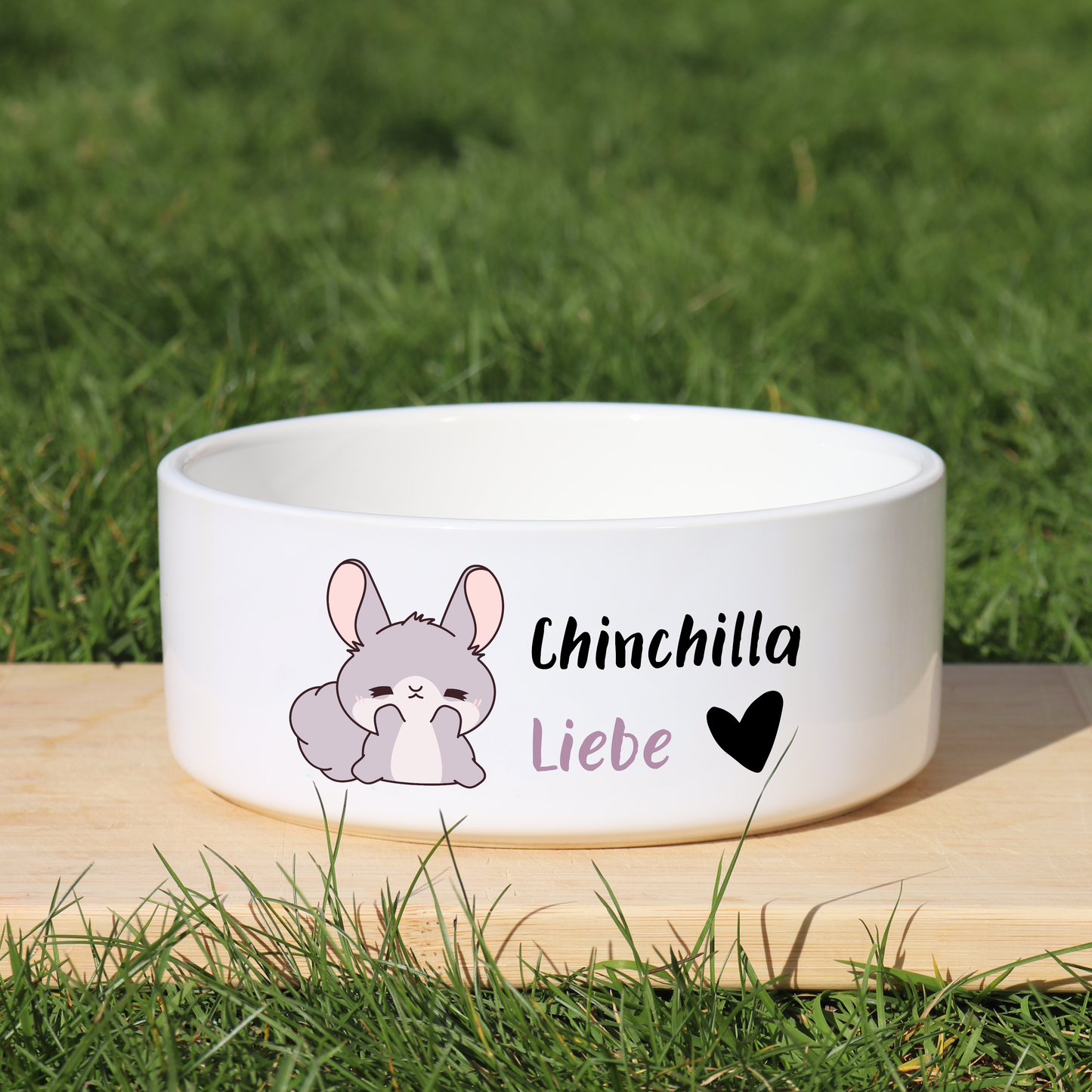 Ein Futternapf mit der Aufschrift Chinchilla-Liebe