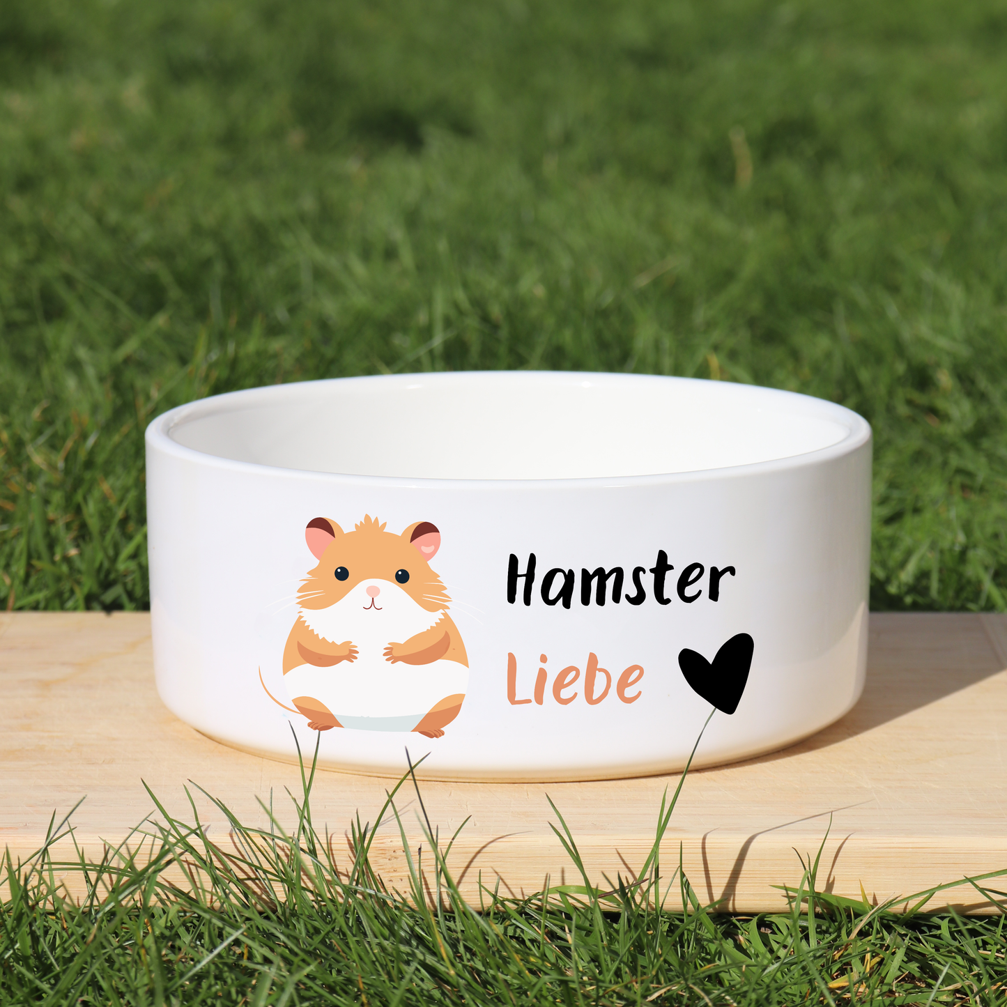 Ein Futternapf mit der Aufschrift Hamster-Liebe
