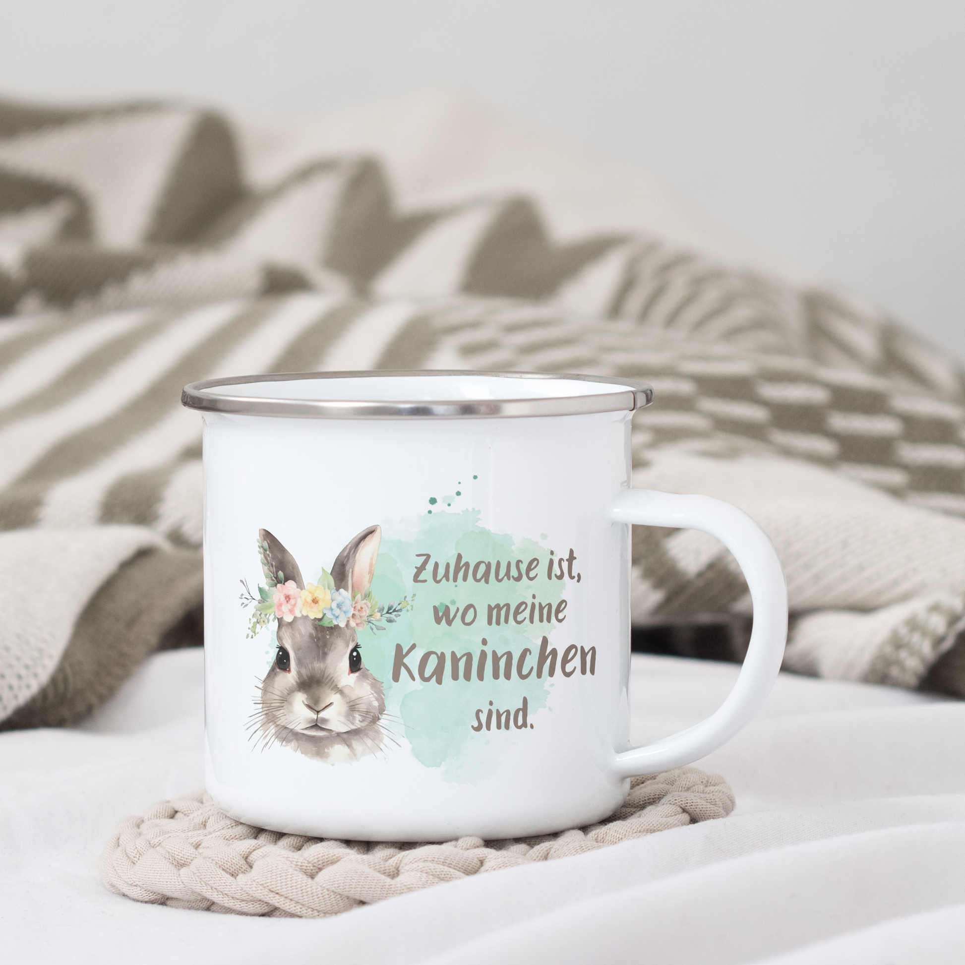 Emaille Tasse mit dem Motiv Zuhause ist, wo meine Kaninchen sind