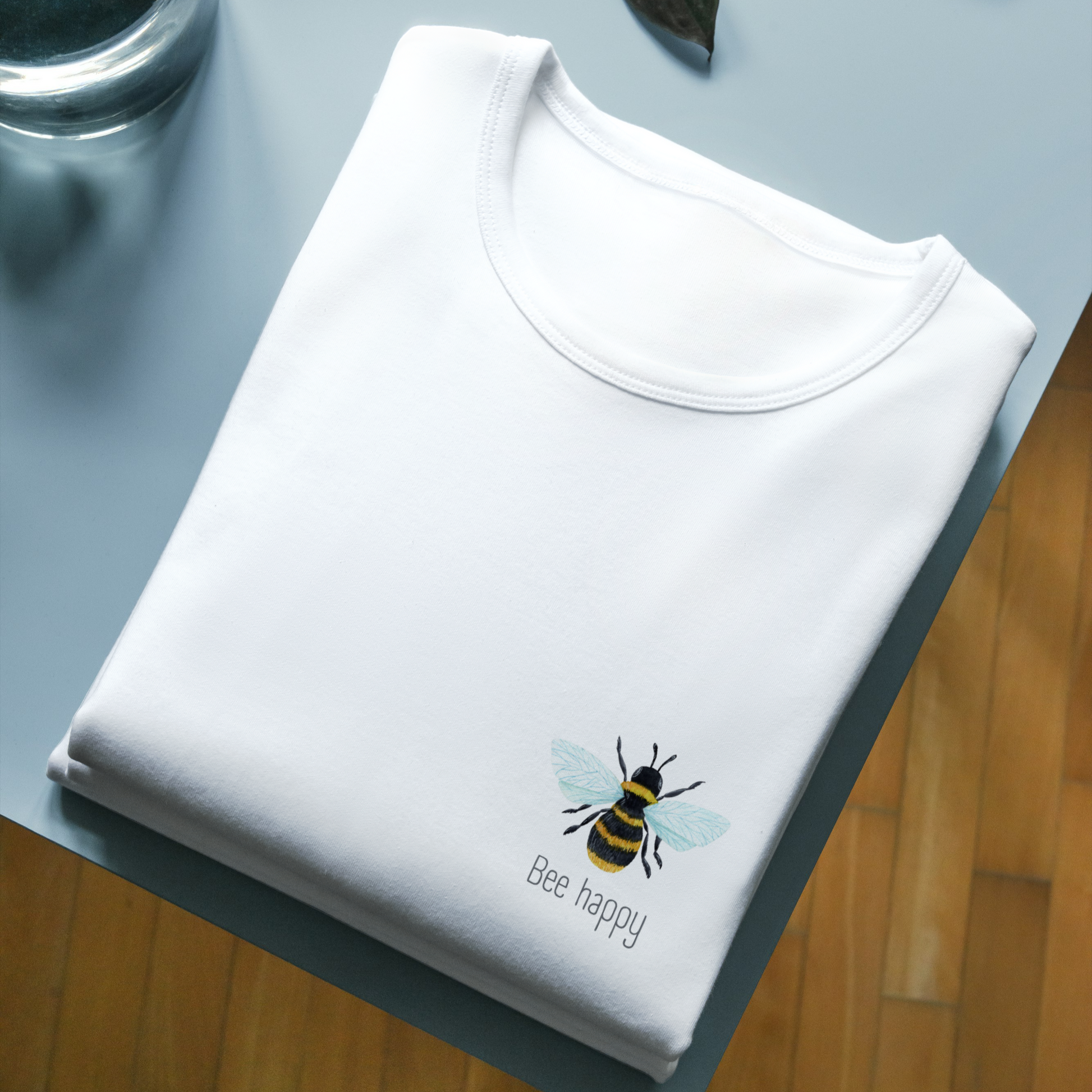 t-shirt-bee-happy-mit-bienen-motiv